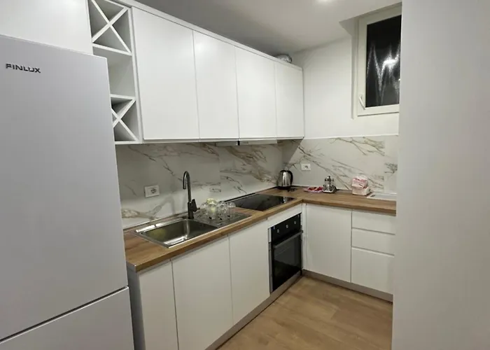 Xhm 1 * ティラナ